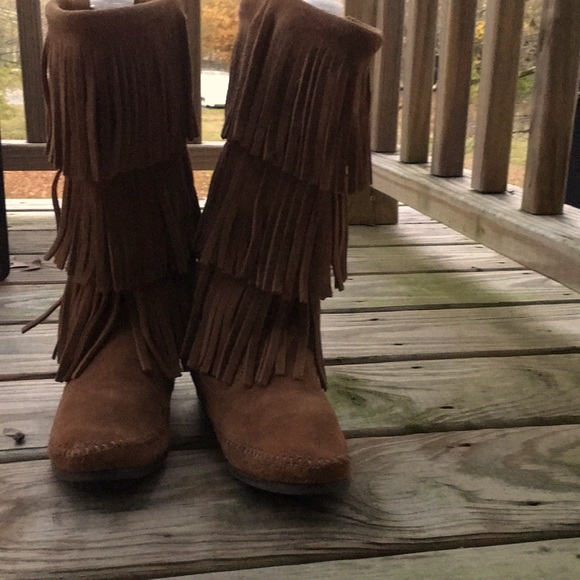 Minnetonka  genuine suede leather boots /fringe- Sz 6. Excellent condition! $16 - Picture 5 of 13